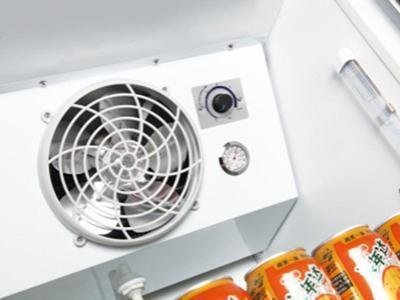 Expositor de bebidas con sistema de refrigeración de montaje superior