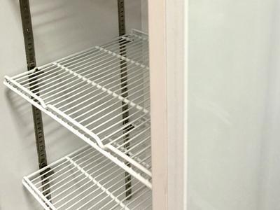 Expositor de bebidas con sistema de refrigeración de montaje superior