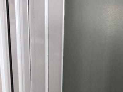 Expositor de bebidas con sistema de refrigeración de montaje superior