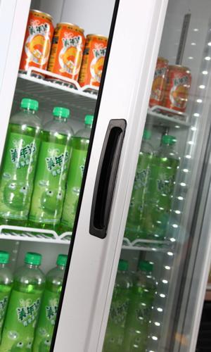 Expositor de bebidas con una puerta SGR-300N